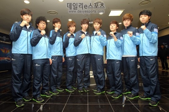 全球先锋赛首日预告的官方公告： Top Esports 将对阵 Hanwha Life Esports ，一场强强对决，争取一个良好的开局