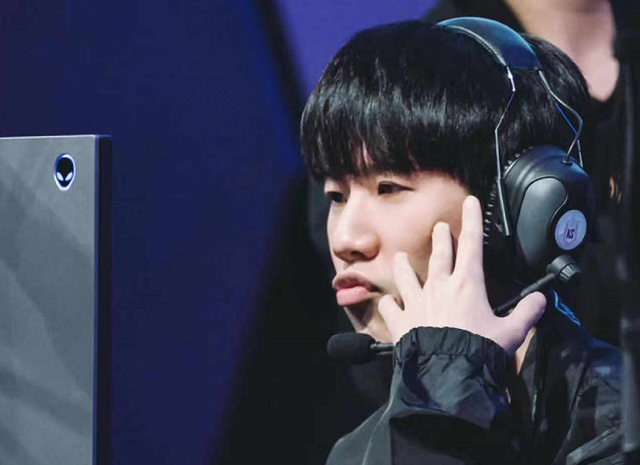 赛训组在干嘛？TES选手今天才知道可在欧洲超级服打比赛版本...