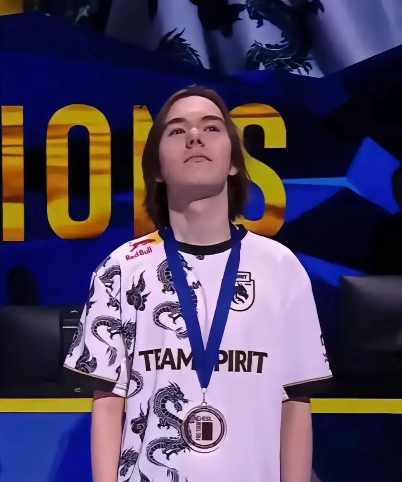 Lwx ：下一场对战LNG，看看我们两个团队在前期谁能获得优势吧