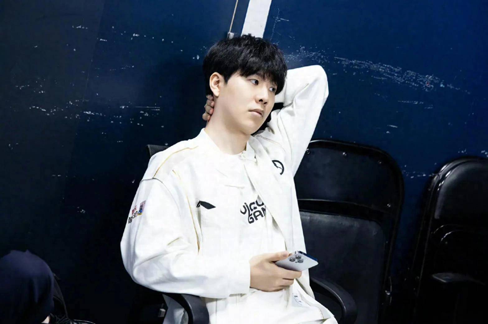 “终于明白了” — NAVI 反思小组赛表现和季后赛心态